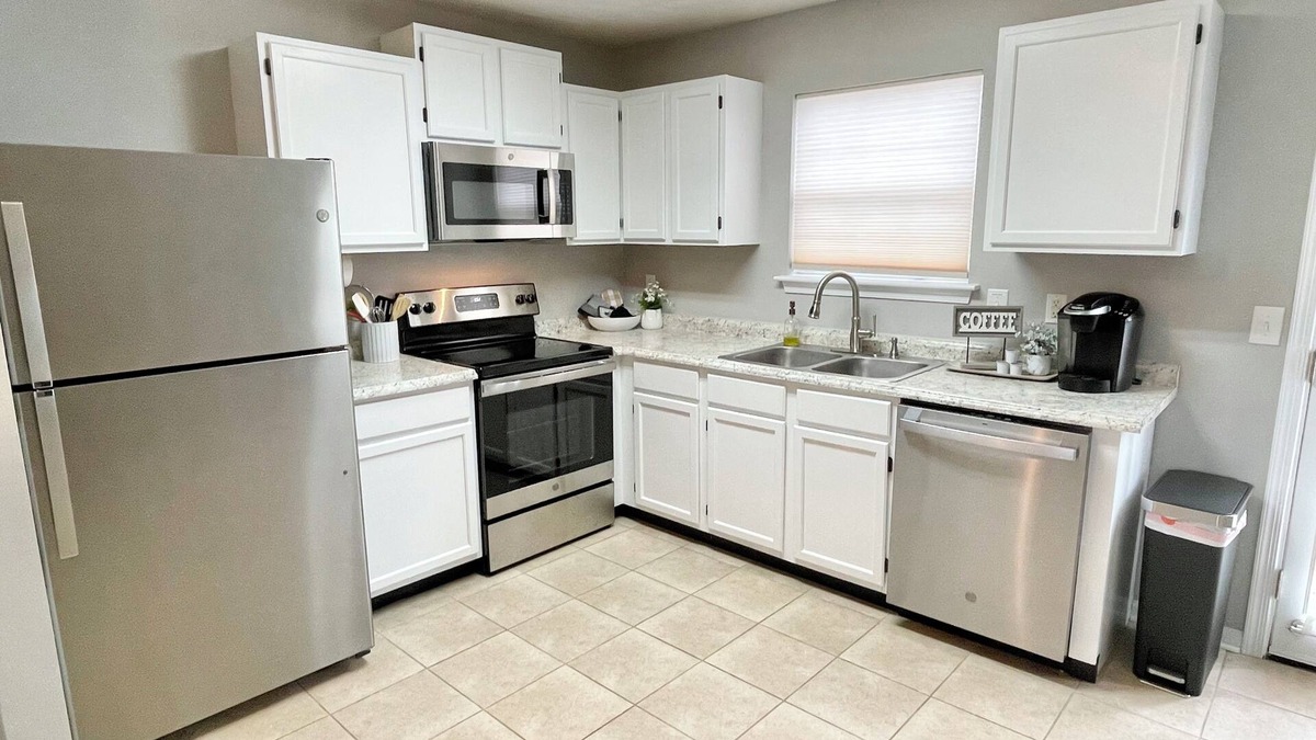 North Newport News House | Relax in a spacious 4-bedroom 9 retreat near Busch Gardens and the interstate
