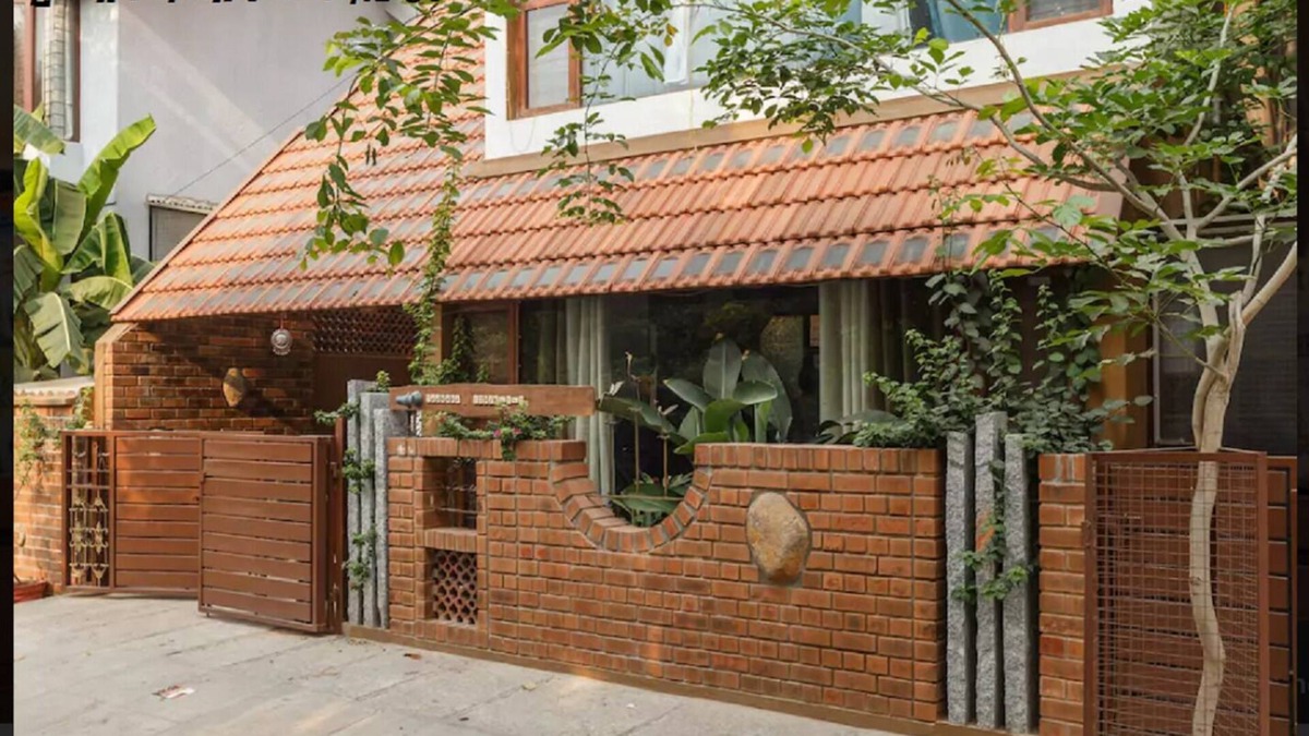 Domlur House | Relax in centrally located quiet terrace floor ensuite room in trendy eco-villa