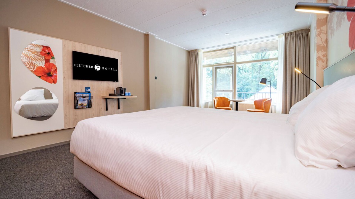 Lochem Hotel | Relax in Comfort with Indoor Pool, Free Parking & Fun Games for All Ages