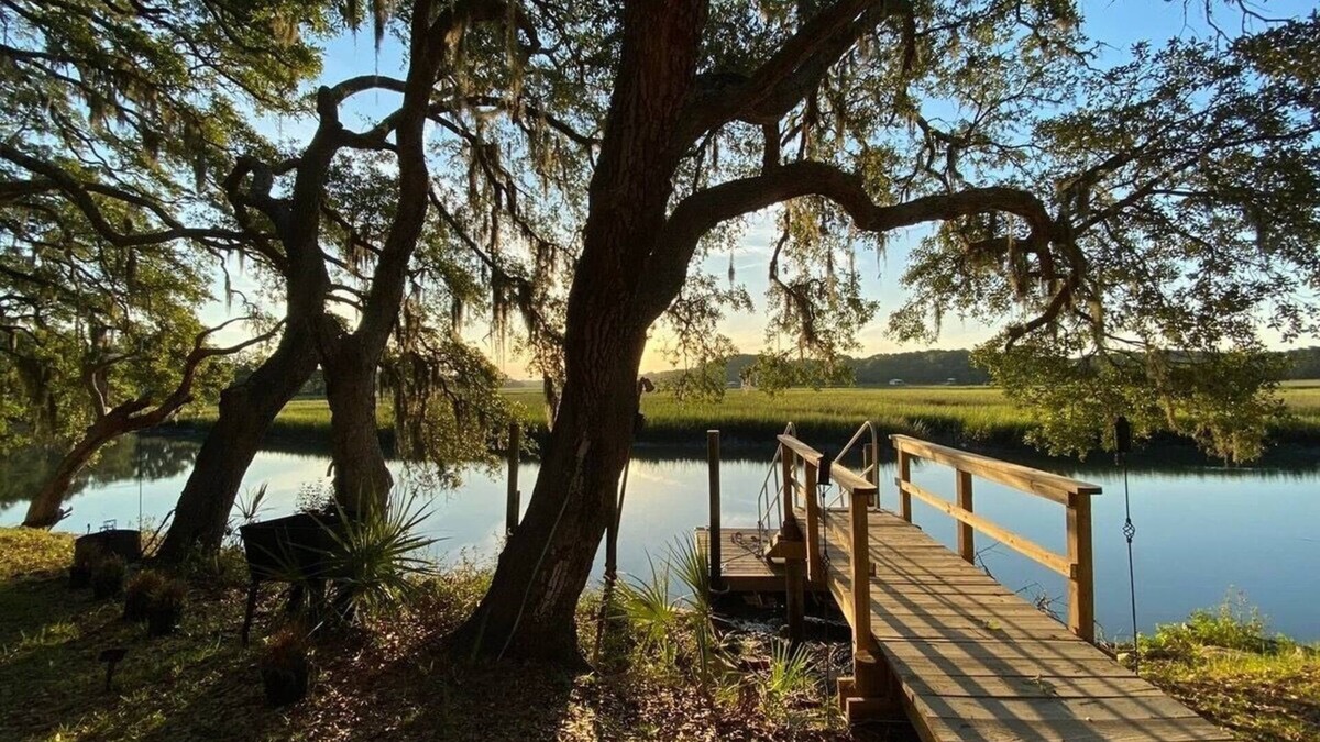 Edisto Island Cottage | Relax in cozy cottage on the creek in Edisto!