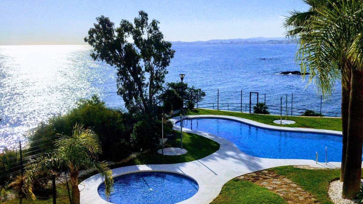 Torrequebrada Apartment | Relax in front of the sea. Come and enjoy the winter