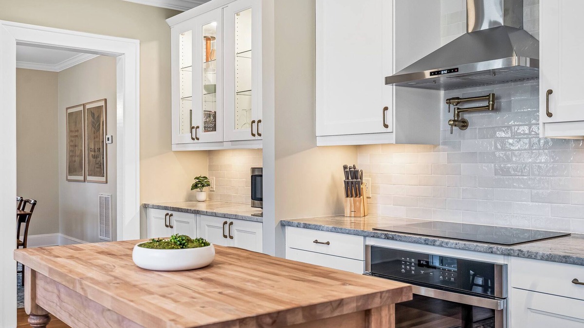 Burlington House | Relax in Luxury The Fogleman House in Historic Downtown Burlington