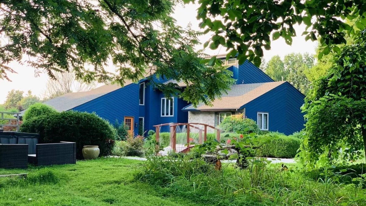Lewisburg Cottage | Relax in nature at this peaceful 35 acre hilltop country estate.