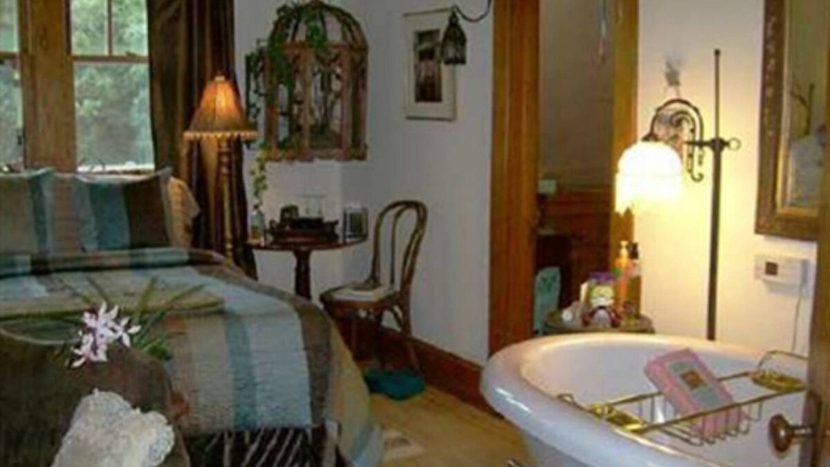 Birchwood Apartment | Relax in our English Garden King Suite at The Cobblestone Bed & Breakfast