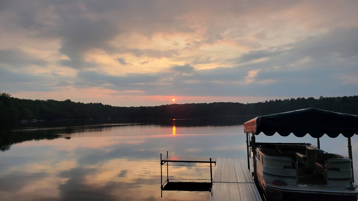 Brazeau House | Relax in our quiet, lakefront cabin