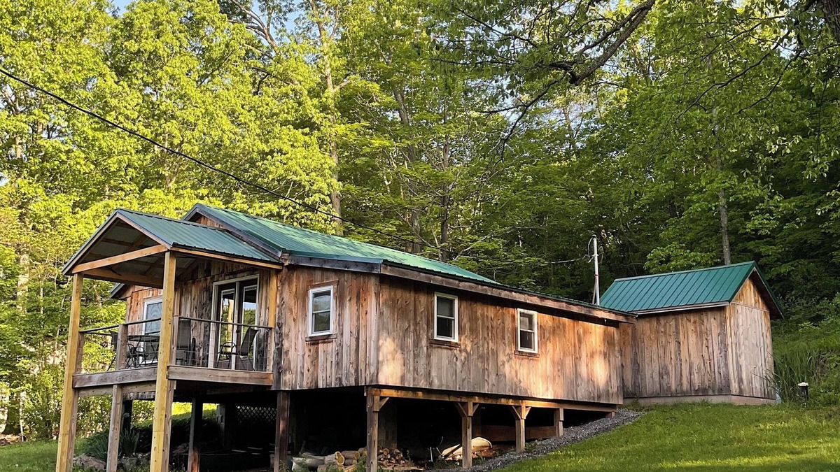 Everett Cabin | Relax in peace along the Juniata River