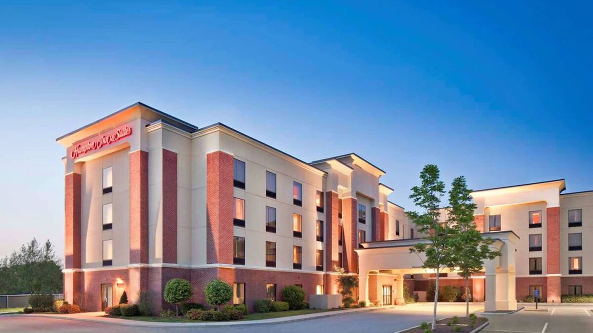 Smithfield Hotel | Relax in Smithfield: Cozy Suites with Modern Amenities & Free Parking