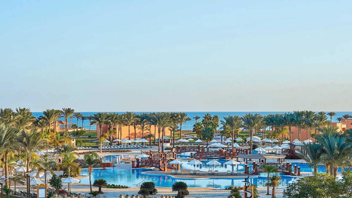 El Quseir House | Relax in Style |3 Rooms, Coral Adventures, Spa Pampering & Seafront Pool Lounge