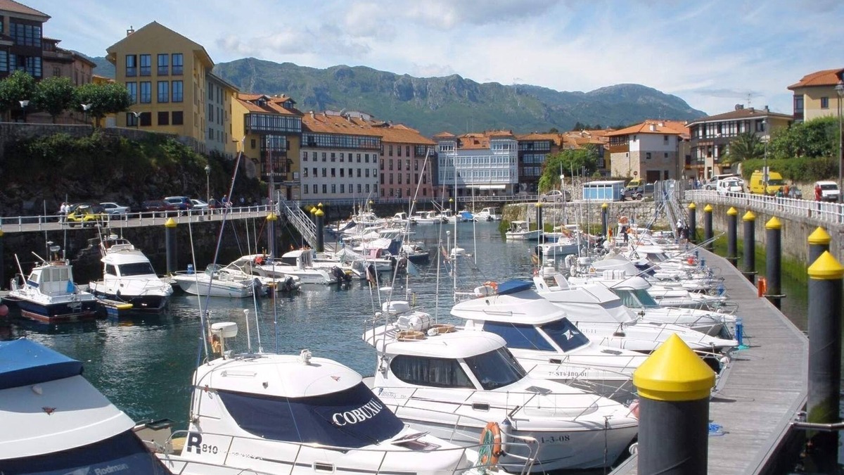 Llanes Apartment | Relax in the center of Llanes and 50m from the beach.