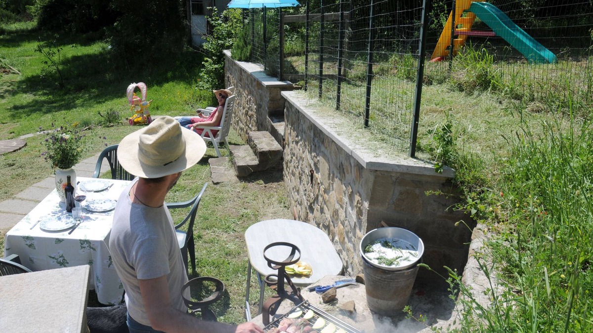 Bivio Lugnano Apartment | Relax in the pool, play foosball, barbecue, save money!