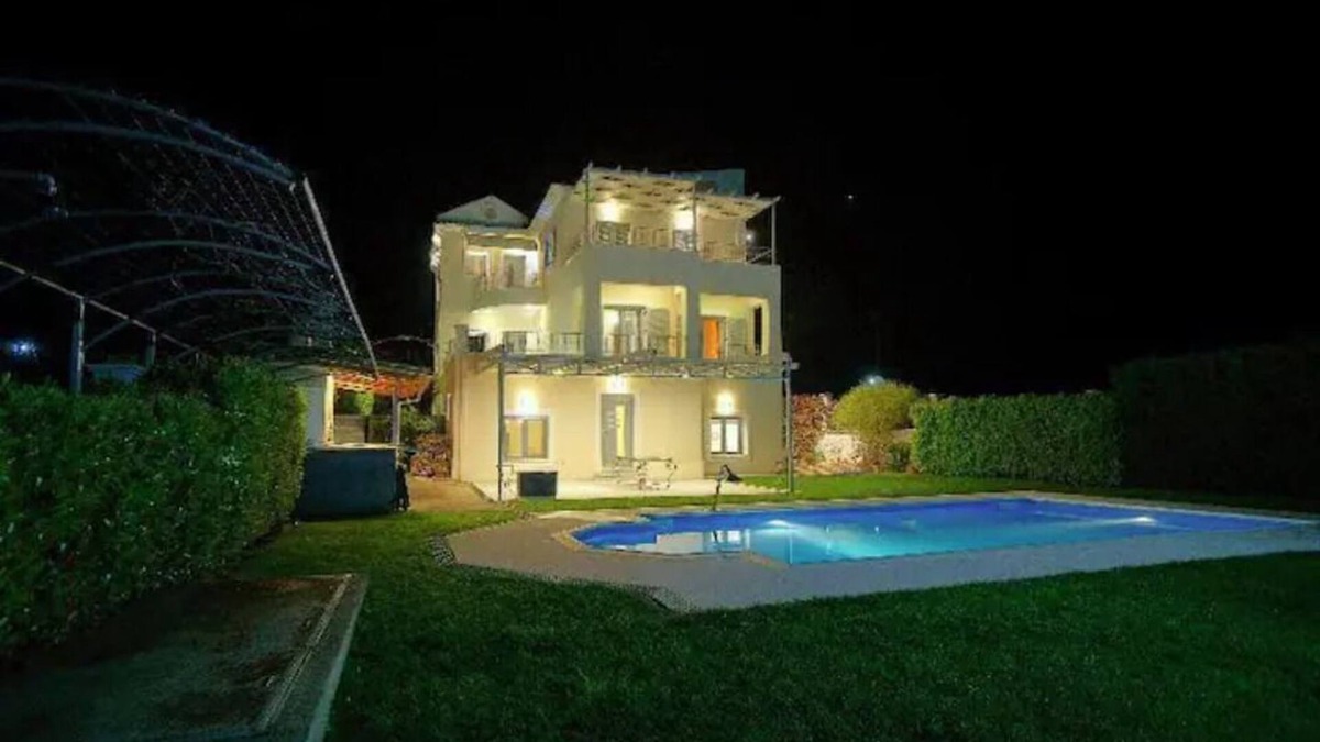Agrilos Villa | Relax in the private Luxury Villa Dion and enjoy your vacation in Messinia.