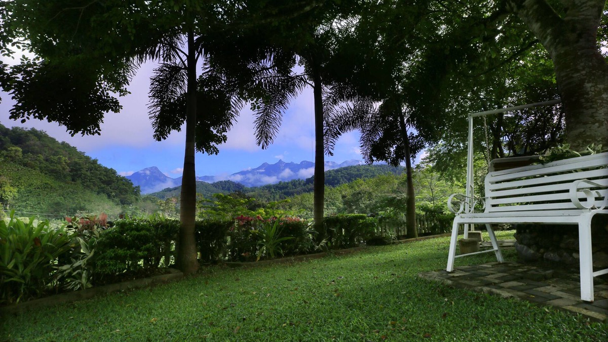 Ratnapura House | Relax in this spacious and serene space. Plenty of nature to enjoy.