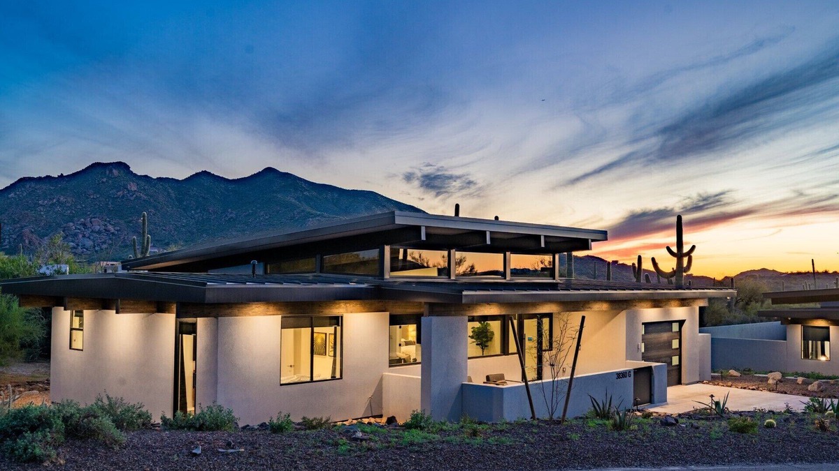 Leigh Estates House | RELAX in this STYLISH CASITA LOCATED IN THE HEART OF CAREFREE, ARIZONA