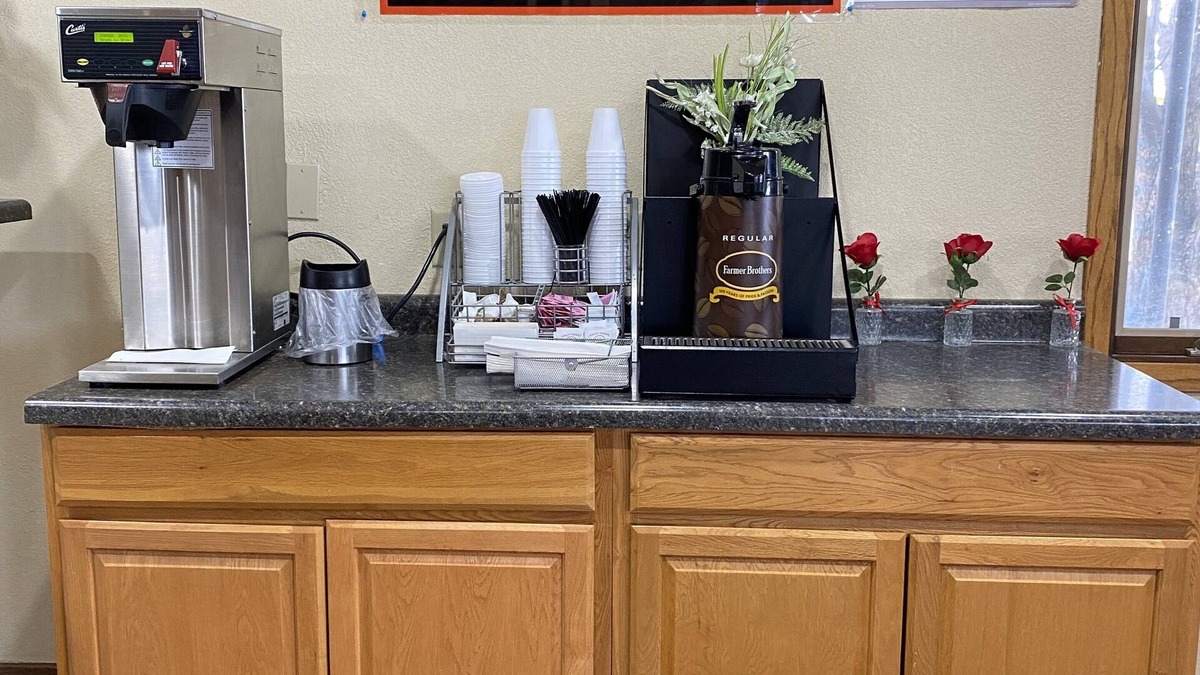 Adair Hotel | Relax Inn and Suites