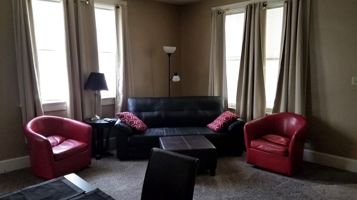 Evansville House | Relax Inn this Knotty & Nice entire Home