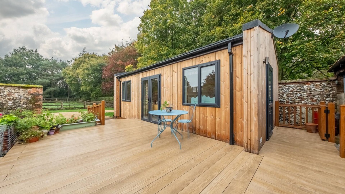 East Rudham House | Relax into this stunning, specially adapted lodge set within the old stables on the owner’s farm in