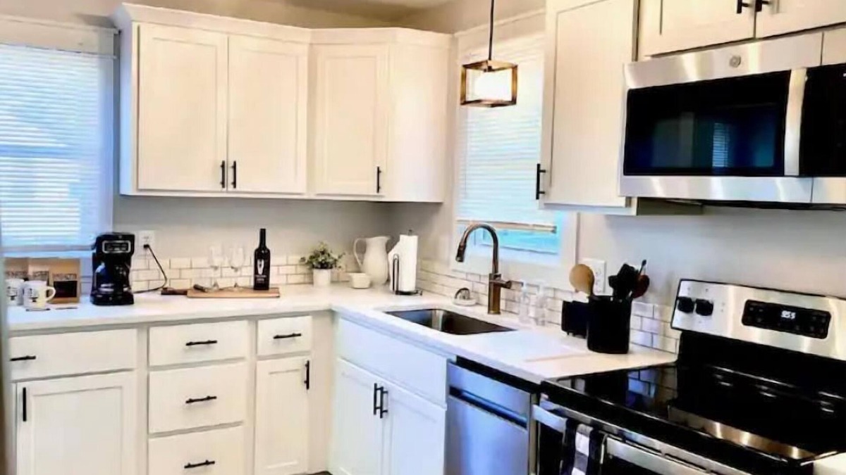 Forest Lake House | Relax, kick your feet up and enjoy the entire family friendly Cove.