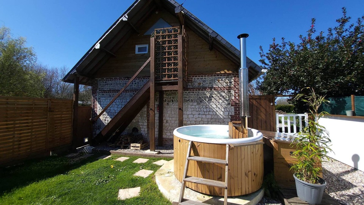 Goderville Apartment | Relax near Etretat at the Norman bath.