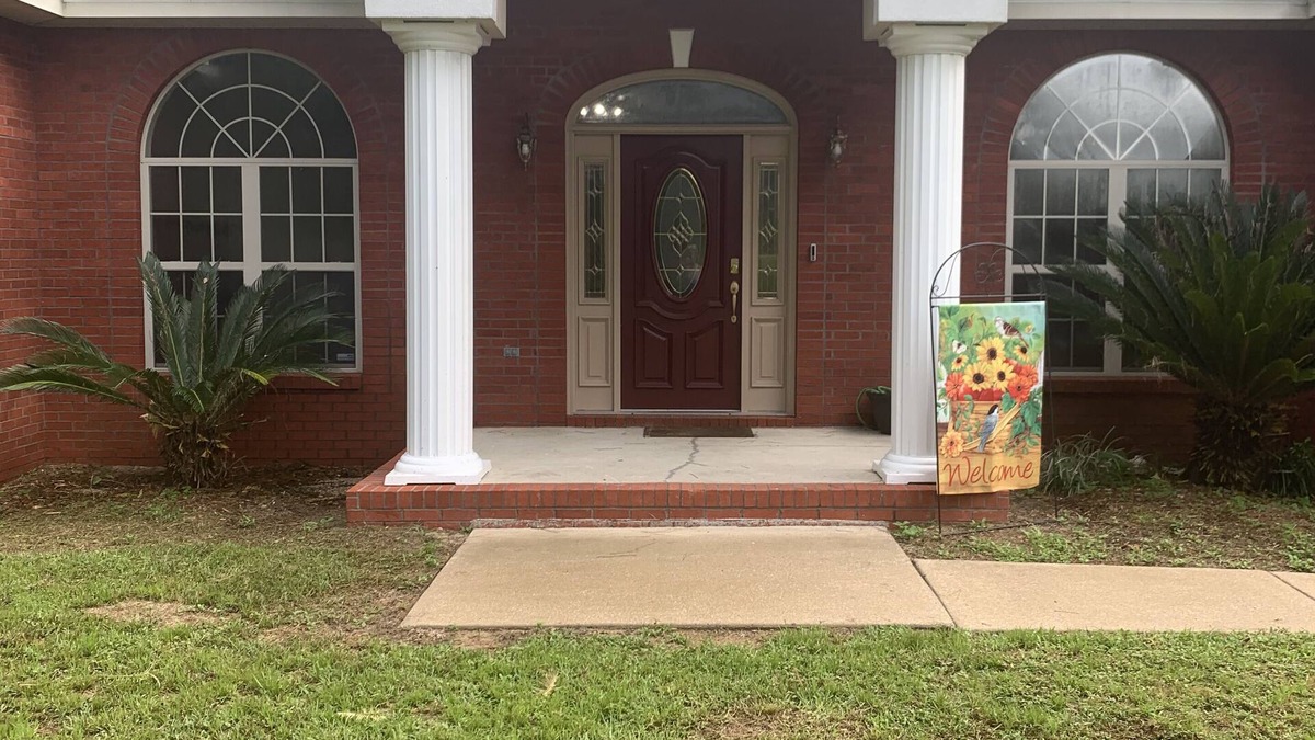 Tallahassee House | Relax! New Hottub in this 5⭐️ home Family Friends beautiful neighborhood 🏈