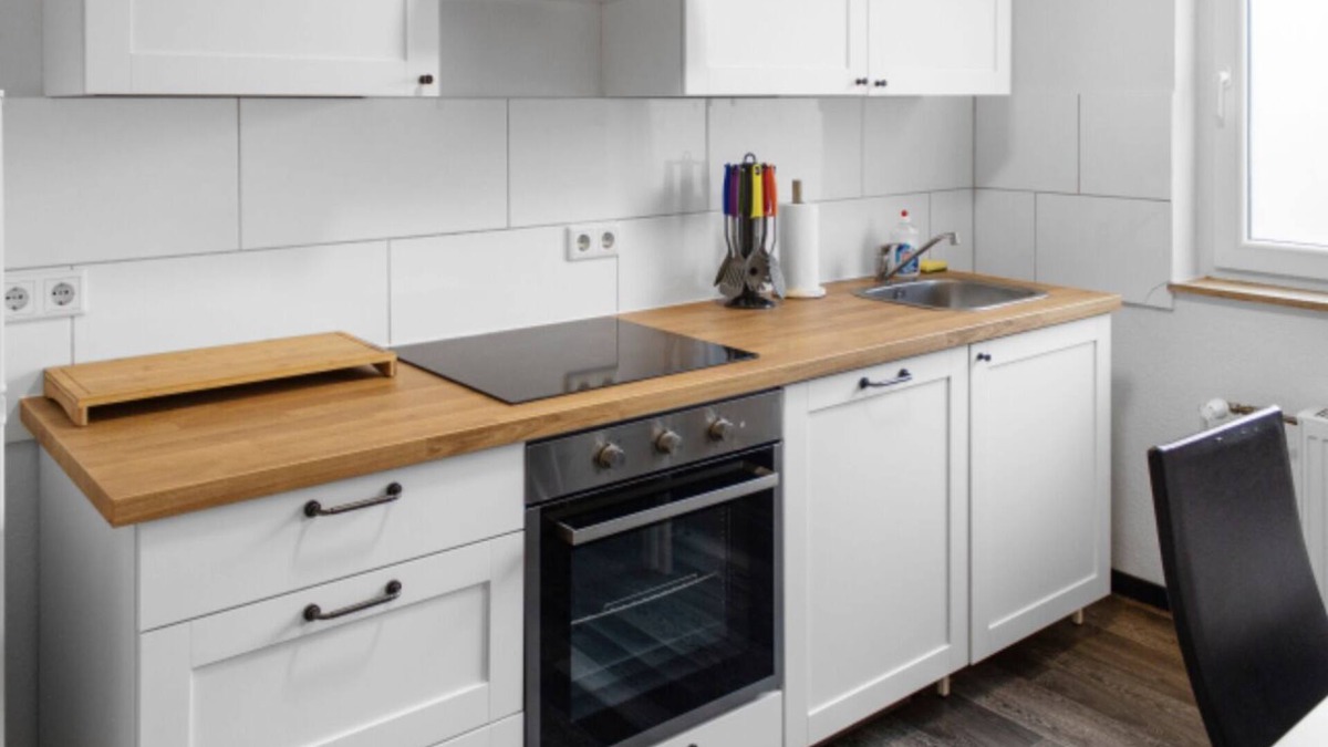Mittelmeiderich Apartment | Relax Oasis with 65 inch SmartTV, Kitchen and Balcony