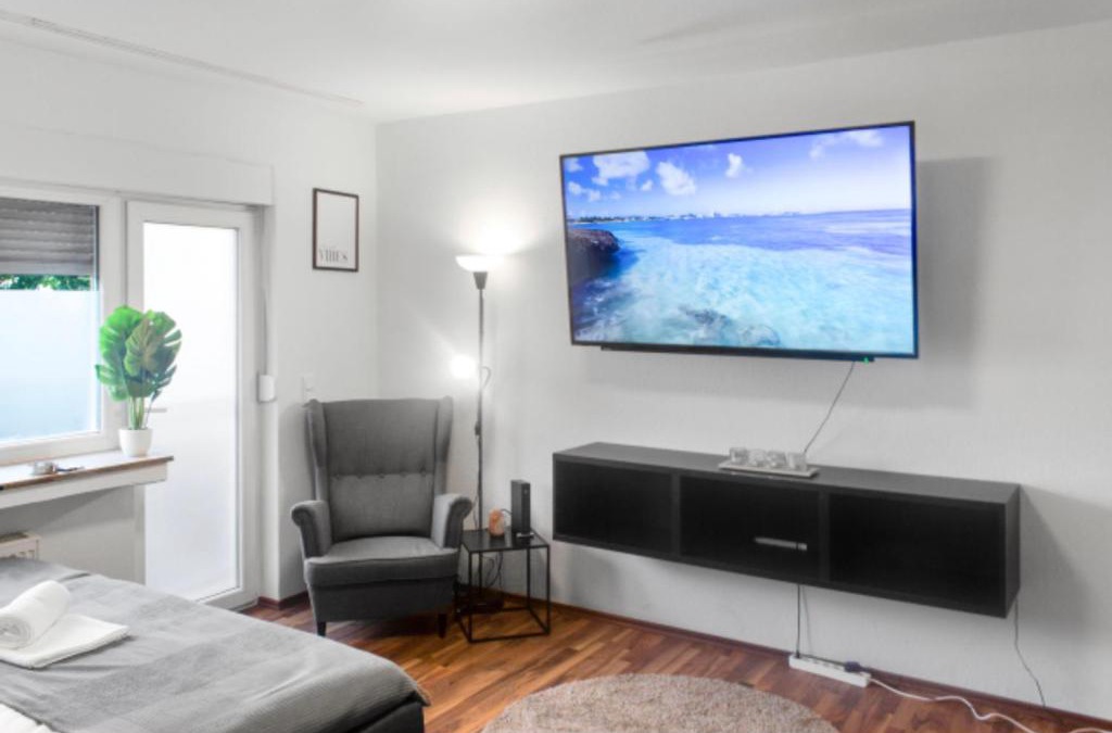 Mittelmeiderich Apartment | Relax Oasis with 65 SmartTV, Kitchen and Balcony