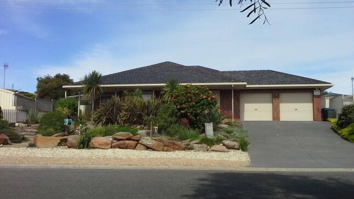 Port Elliot House | Relax On Barton at Port Elliot