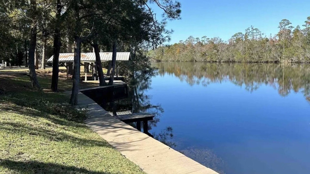 Milton House | RELAX ON BLACKWATER RIVER