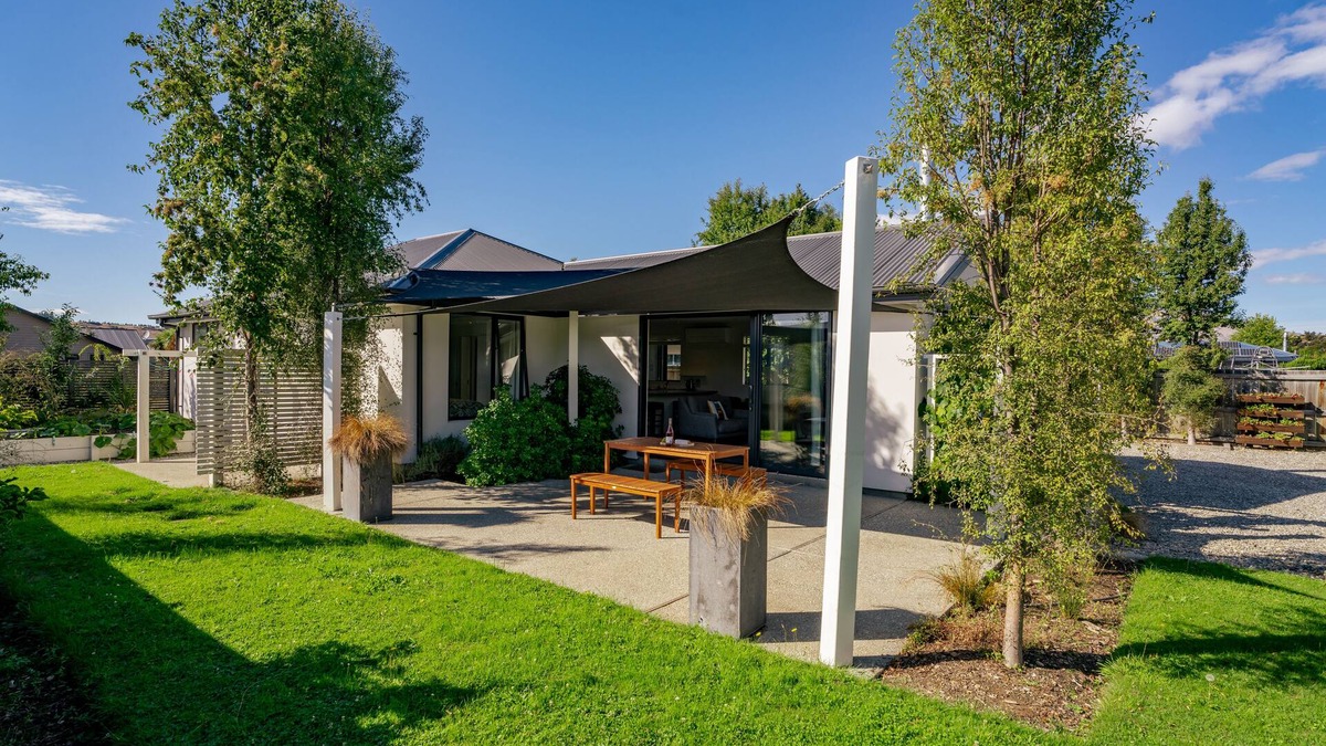 Albert Town House | Relax on Snowberry – Wanaka Holiday Home
