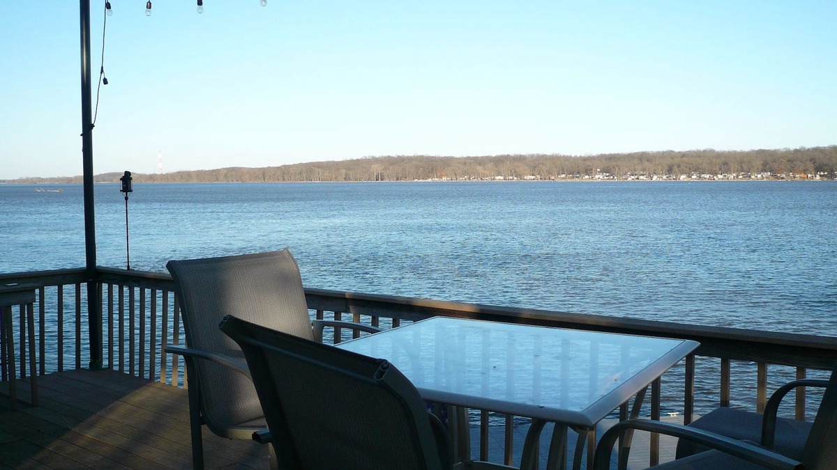 Scott County House | Relax On The Mississippi River Near LeClaire