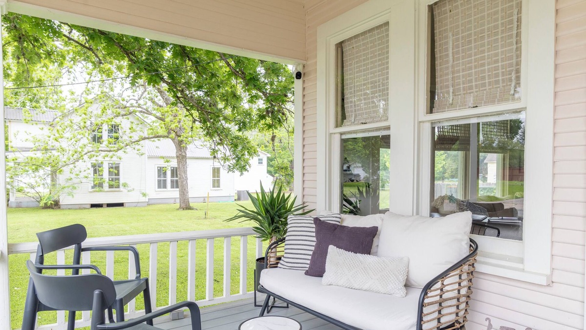 La Grange House | Relax on the Porch Swing | Walk to La Grange Square | Water Street Bungalow