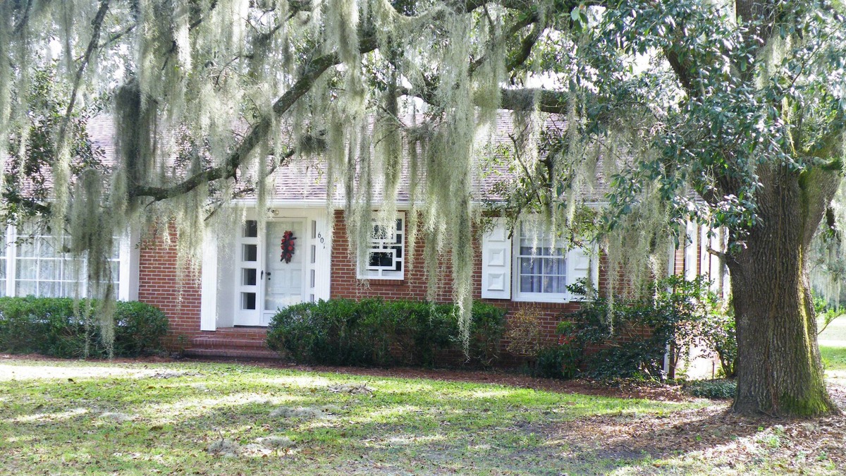 Woodbine House | Relax on the Screened Porch or Enjoy the Nearby Area Attractions