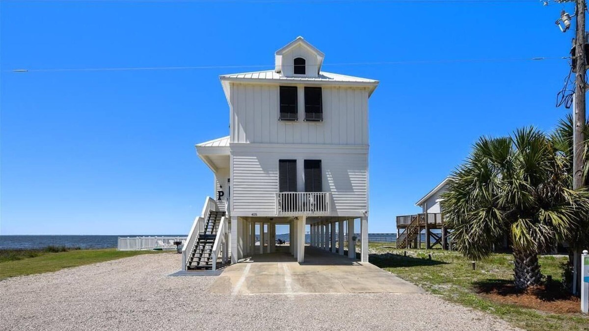 St. George Island House | RELAX ON THE GREAT DECK overlooking the Apalachicola Bay!
