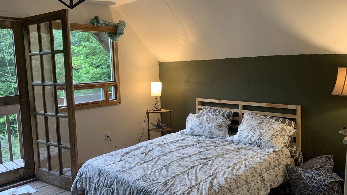 Lindsay Cottage | Relax, Peace & Tranquility surrounded by nature: Modern Farmhouse Style Cottage