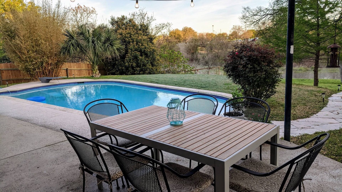 Round Rock House | Relax Poolside at a Luxurious Creekside Home near Downtown Round Rock