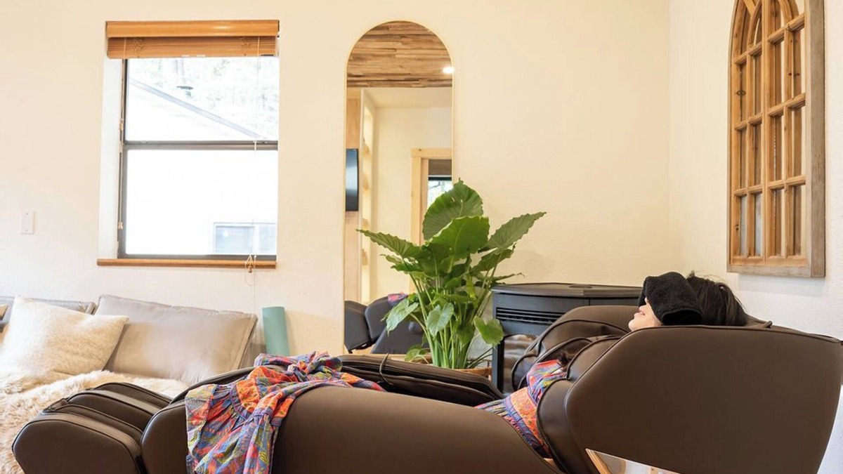 Cloudcroft Cabin | Relax &Reconnect at Zen Spa mountain cabin-Lux bath, Japanese 4D massage chair