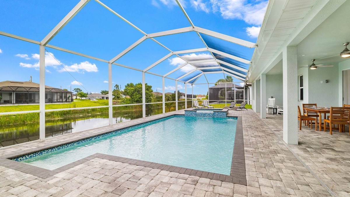 Mariner House | Relax & Unwind: Canal-Front Escape with Pool & Lanai