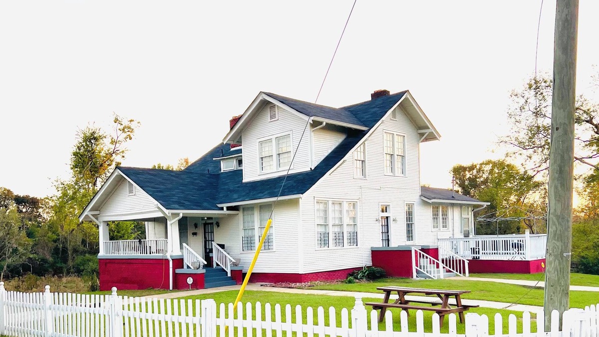 Selma House | Relax & Unwind in a Spacious Historic Home with Porch, Patio, & Sunroom