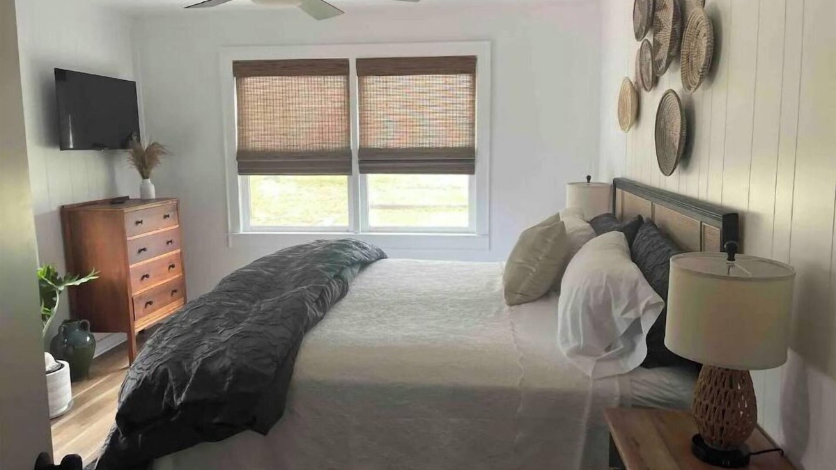 Buxton House | Relax, unwind in beautiful coastal cottage near exquisite Cape Hatteras Seashore