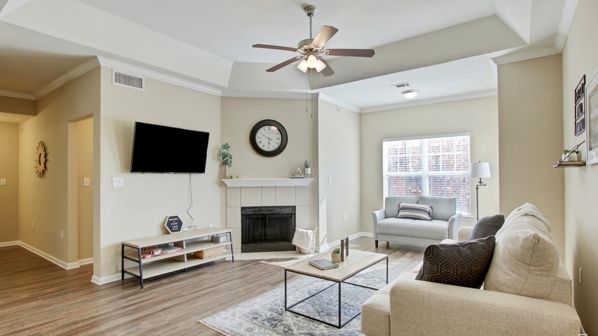 The Colony Apartment | Relax & Unwind! Pool, Hot Tub & Gym Near Grandscape, Legacy West, and Frisco!