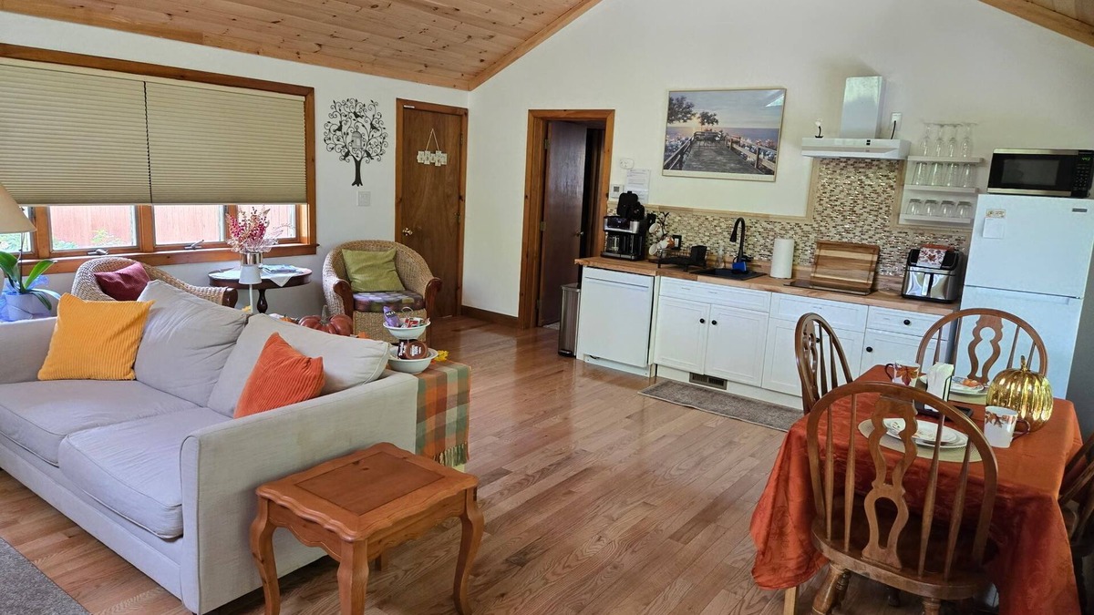 East Falmouth Apartment | Relax & Unwind this Fall, at a very private & relaxing 1 bedroom 1 bath studio