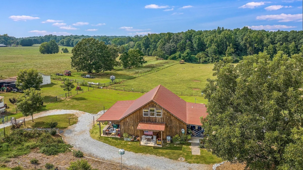 Jefferson House | Relax & unwind while you experience the farm with Highland cows & alpacas!