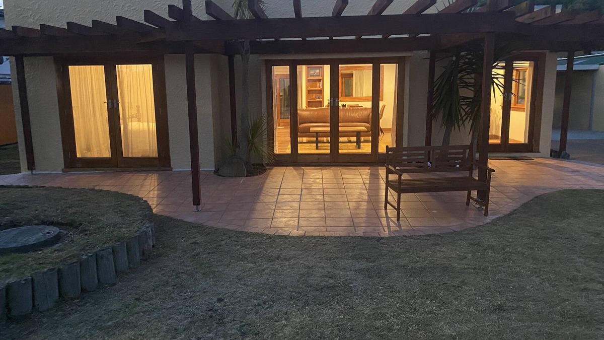 Okitu House | Relax@Wainui Beach Stay