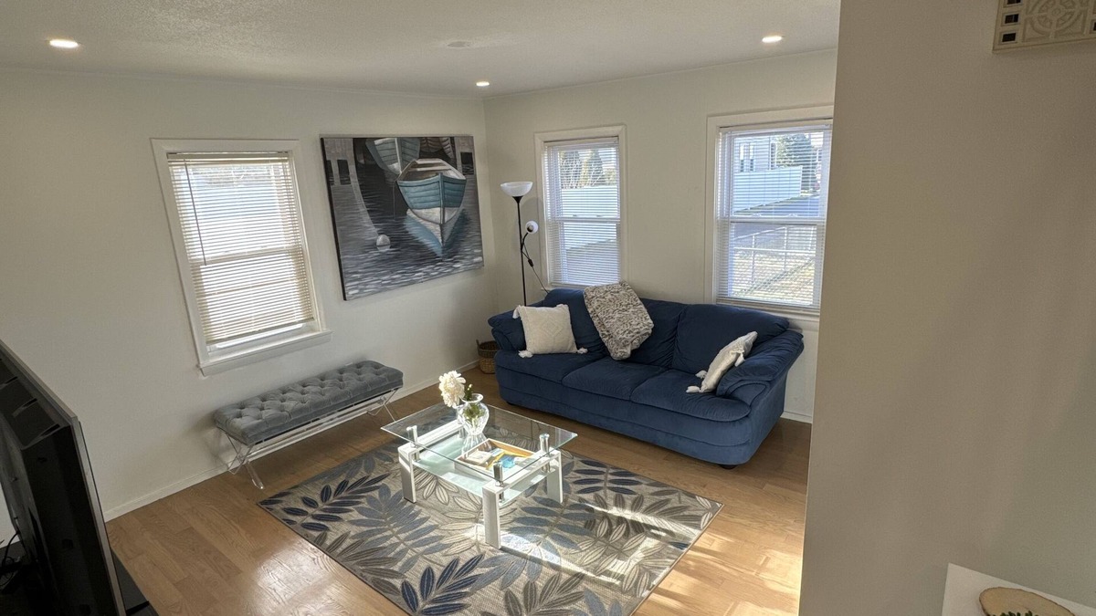 South Side Apartment | Relax with family or friends to this elegant apartment in the heart of Waltham