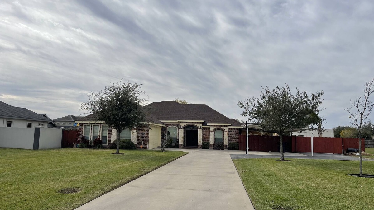 Edinburg House | Relax with the family and enjoy a peaceful stay at this location.