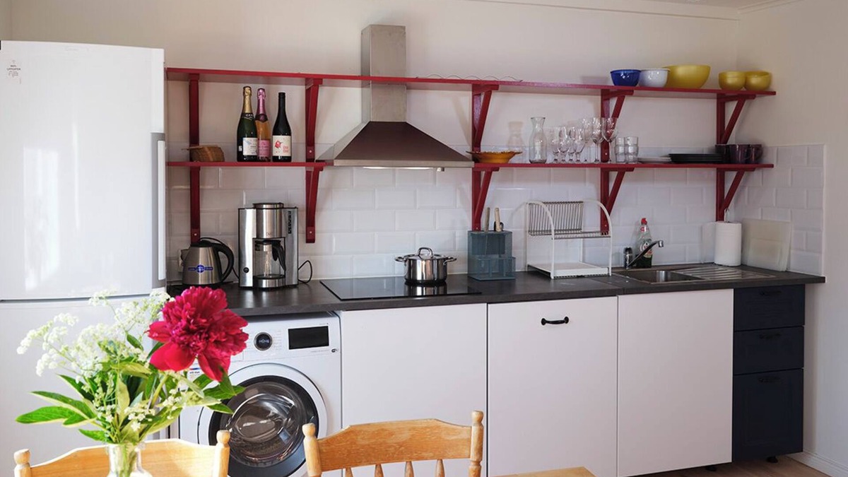 Jadraas Apartment | Relax with the family in this peaceful accommodation with a beautiful view.