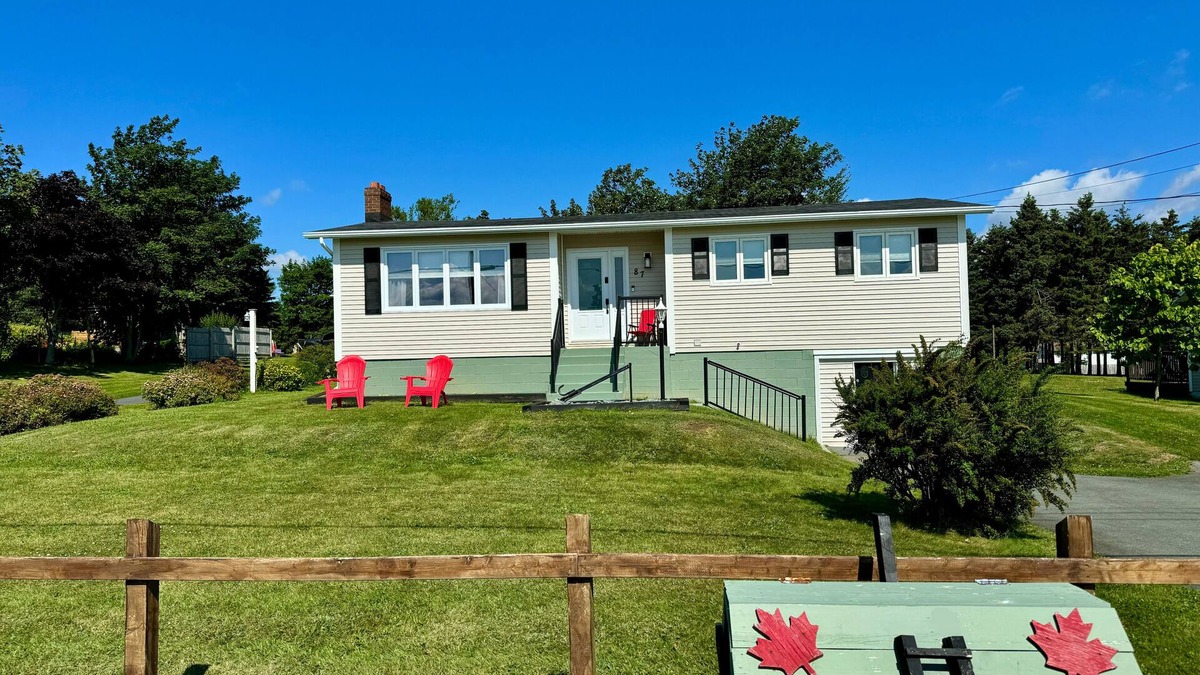 Harbour Grace House | Relax with the whole family at this quiet and peaceful getaway cottage.
