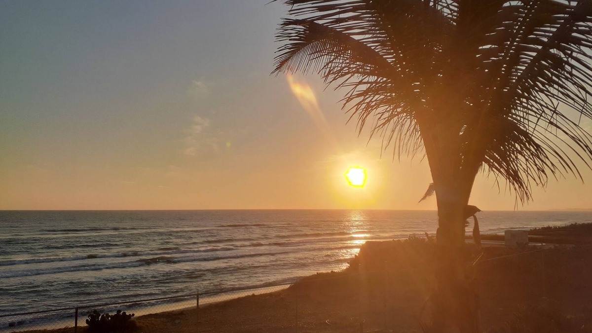 Emerald Coast House | Relax with the whole family at this peaceful place to stay.n