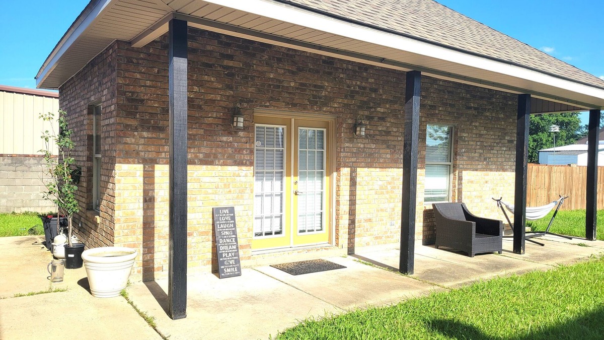 Carencro Villa | Relaxation Getaway w/Pond View