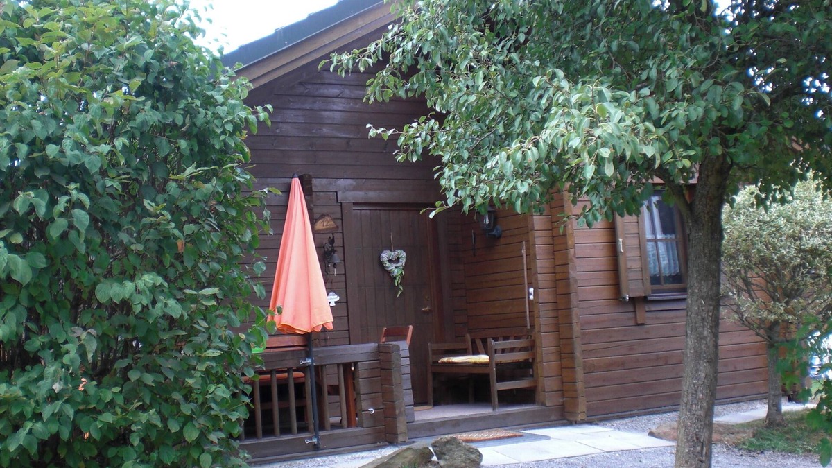 Viechtach House | Relaxation in a log cabin with 2 bedrooms for up to 5 people