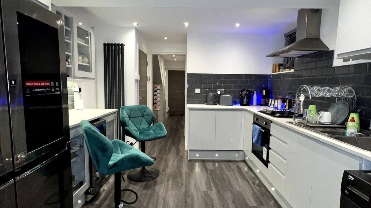 Uxbridge South House | Relaxation Oasis: Hot Tub Haven!